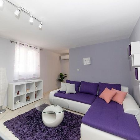 Happy Home Apartment Zara Esterno foto