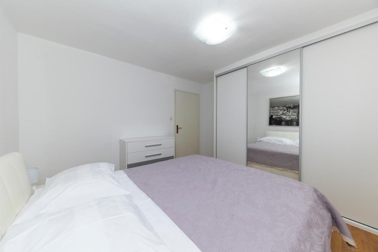 Happy Home Apartment Zara Esterno foto
